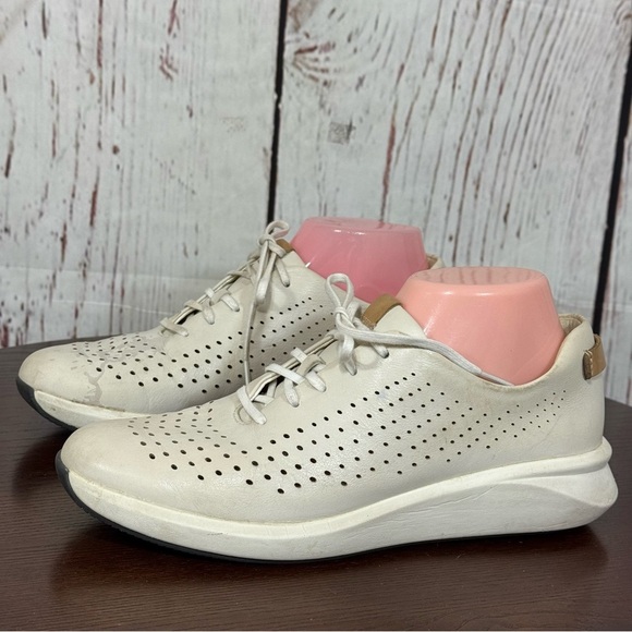 CLARK’s Unstructured Women's Cream Leather Sneakers Removable cushion Size 8 GUC - Picture 10 of 16